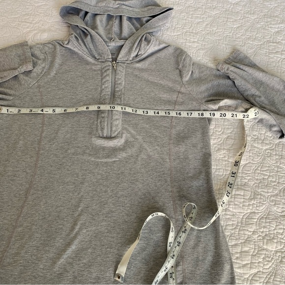 Danskin pull over with hood, athletic wear. - Picture 4 of 6